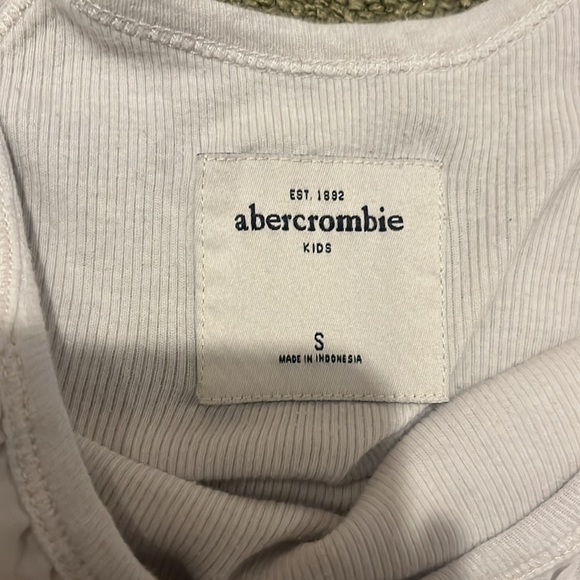 Kids Abercrombie shirt size Small.Worn once,I just don’t like the style on me - Picture 2 of 3